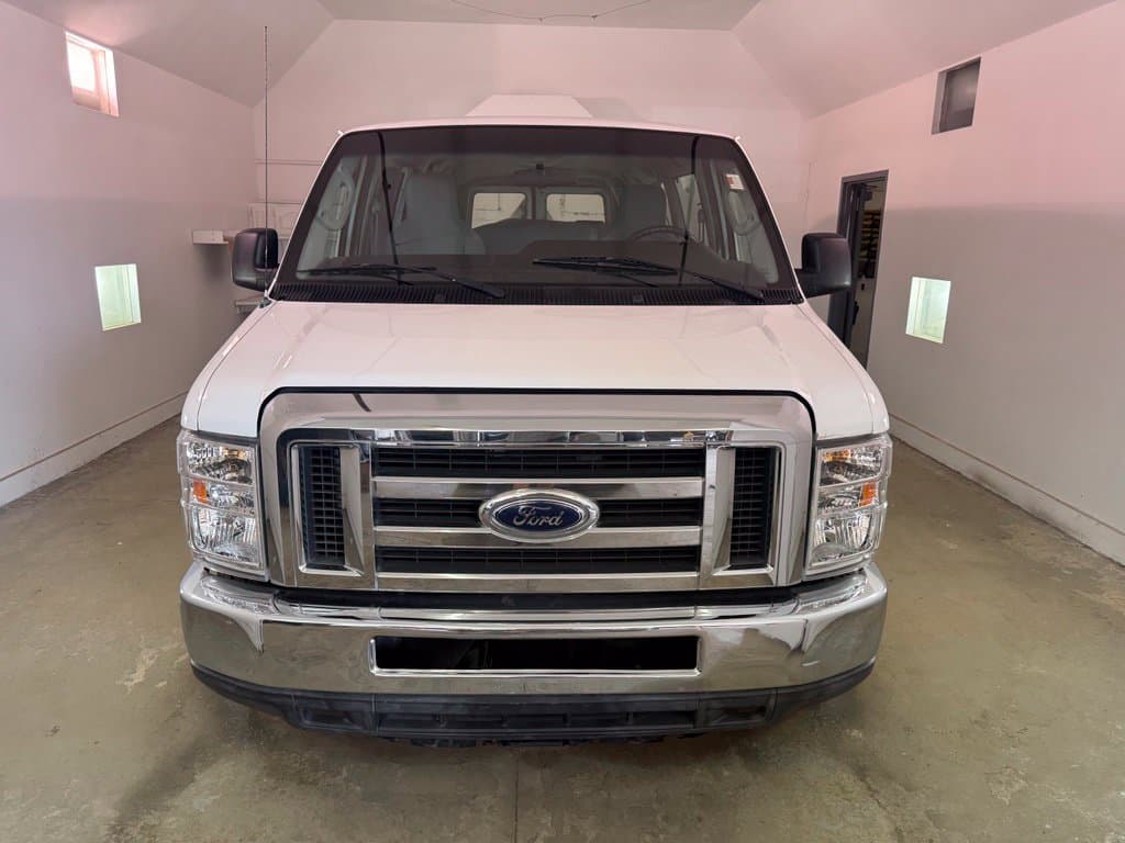2012 Ford E-Series E-350 SD XLT - Image 2