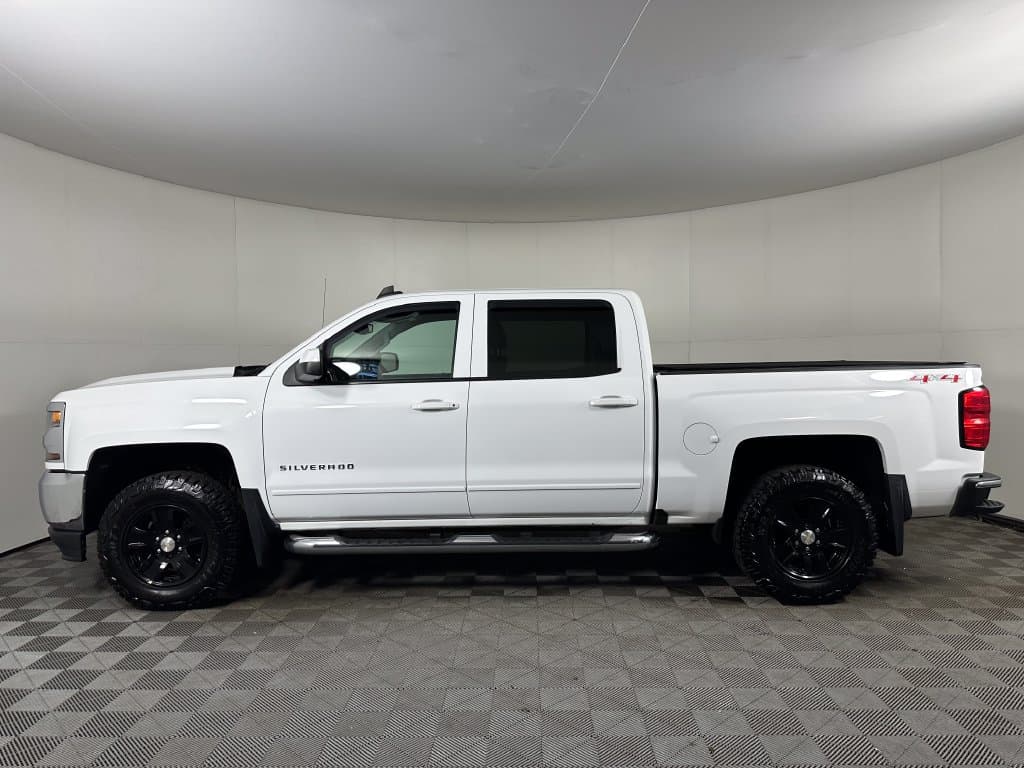 Photo 2 of 2017 Chevrolet Silverado 1500 LT