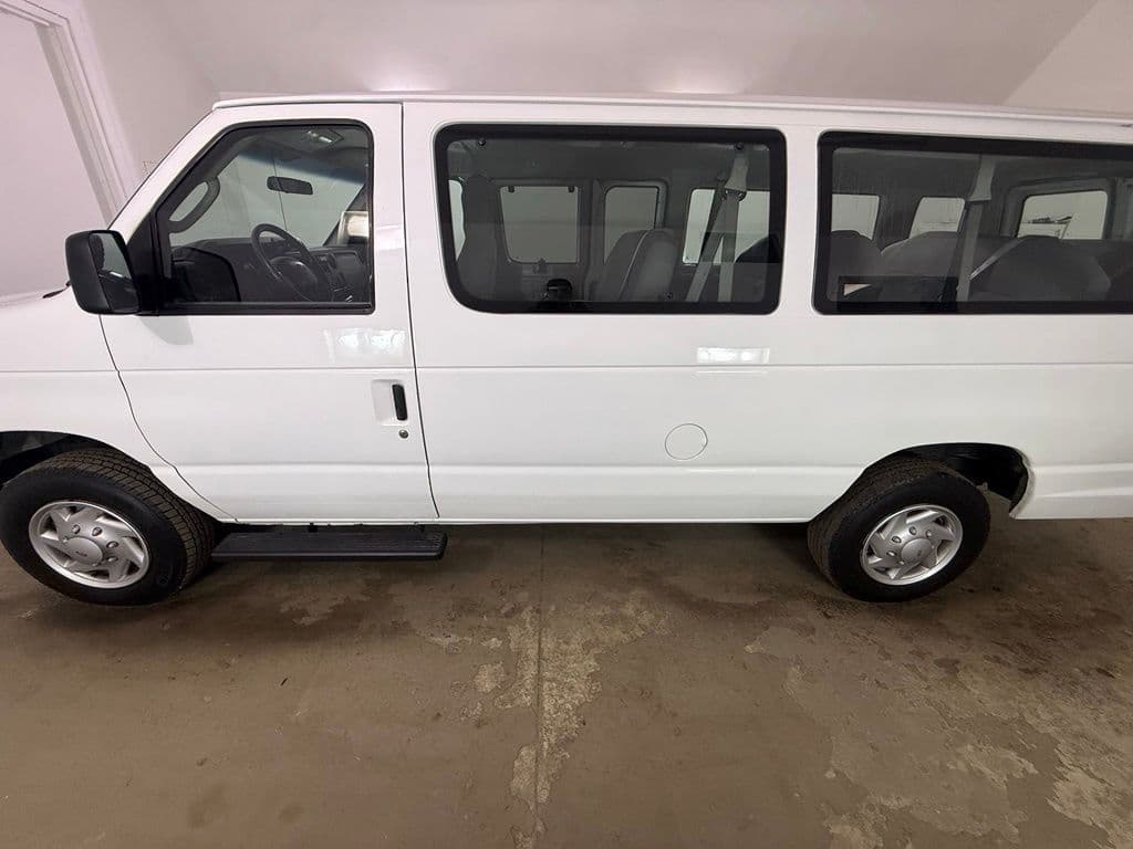 2012 Ford E-Series E-350 SD XLT - Image 3