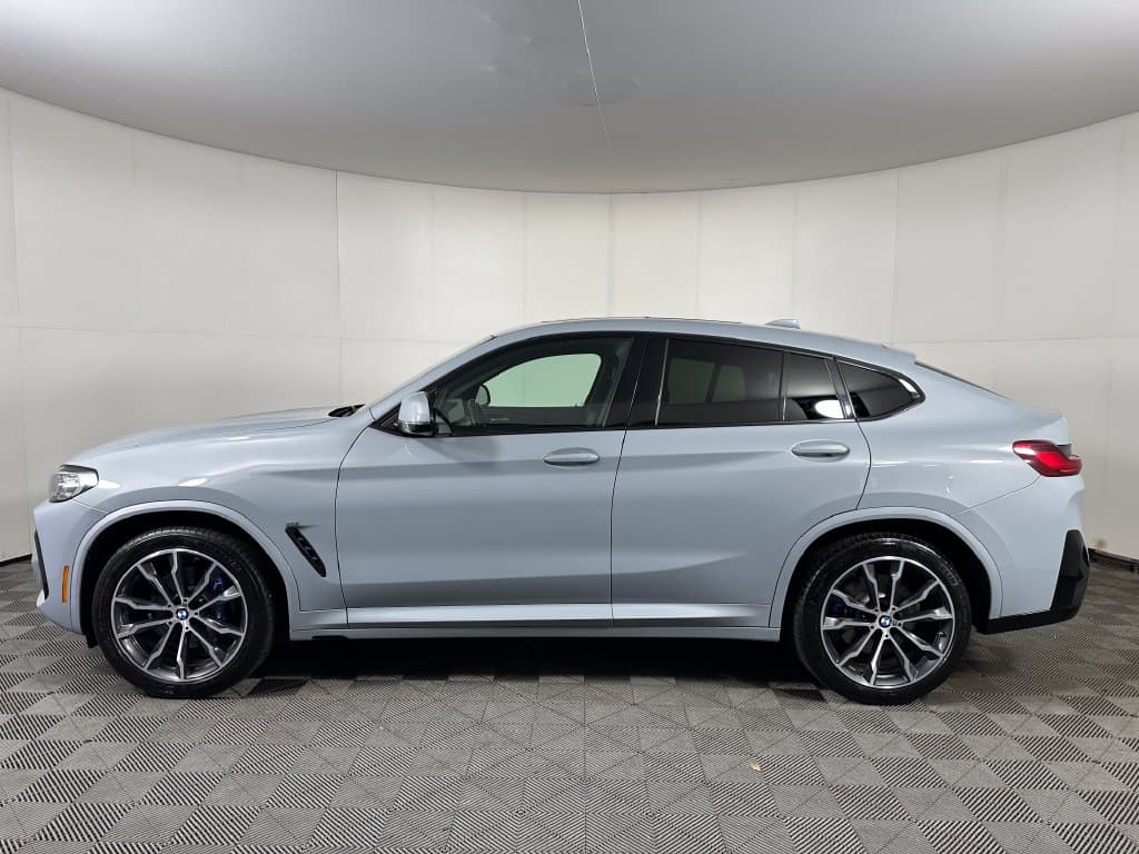 2022 BMW X4 xDrive30i - Image 2