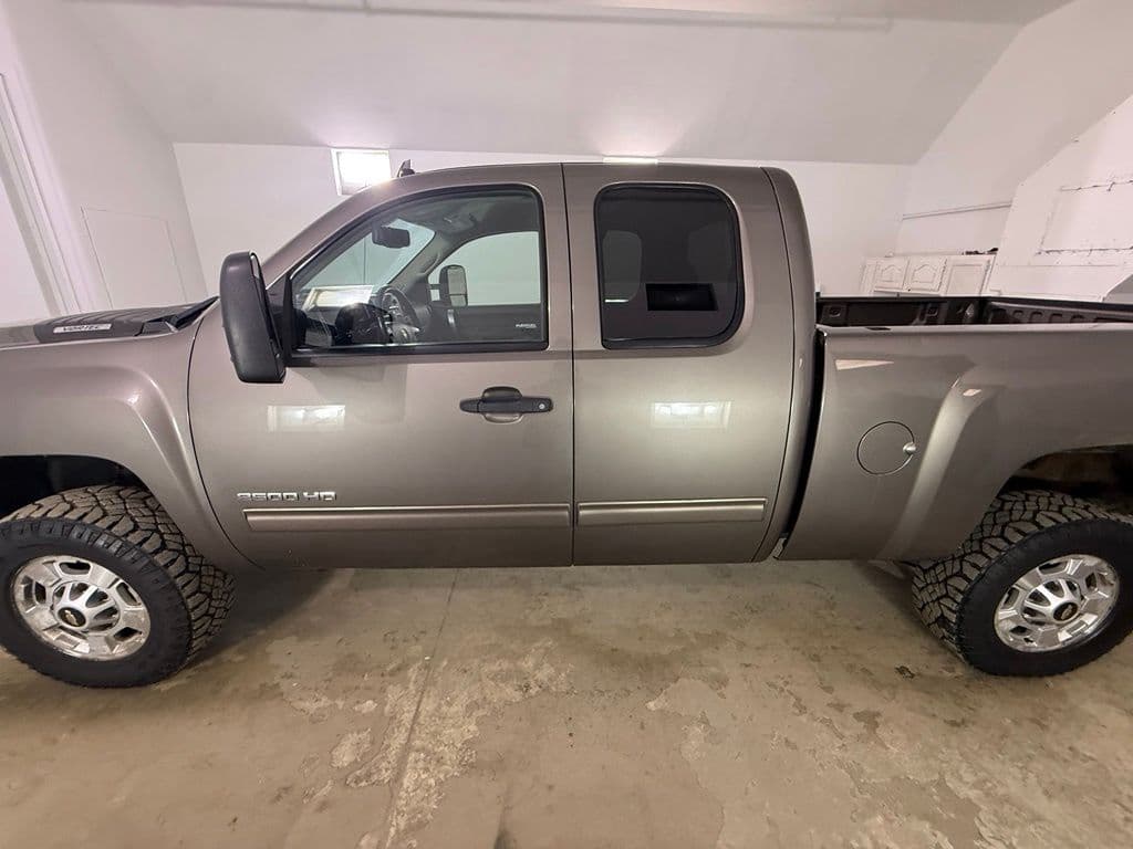 2013 Chevrolet Silverado 2500HD LT - Image 3