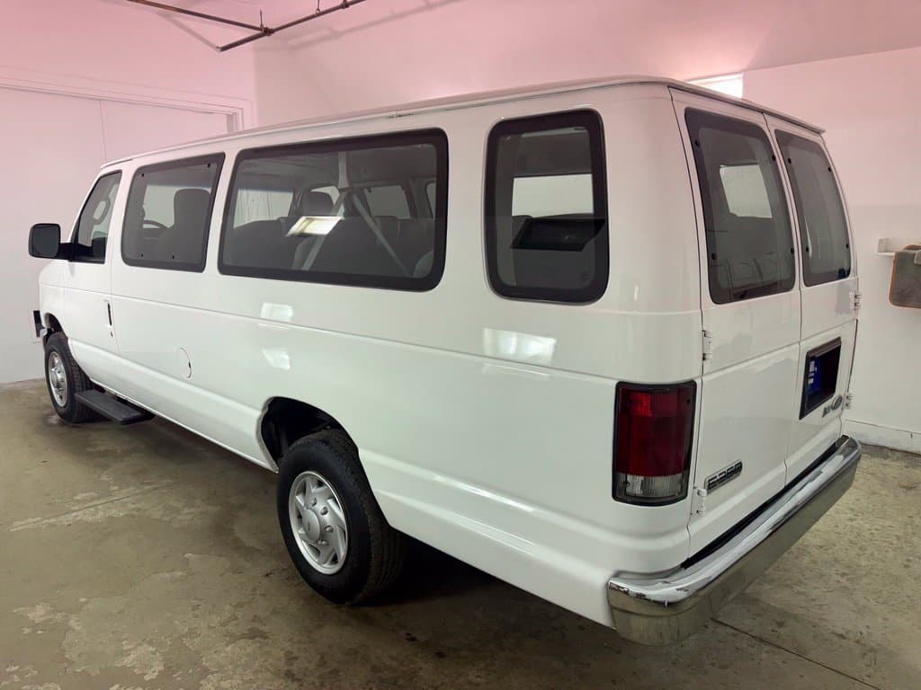 2012 Ford E-Series E-350 SD XLT - Image 4