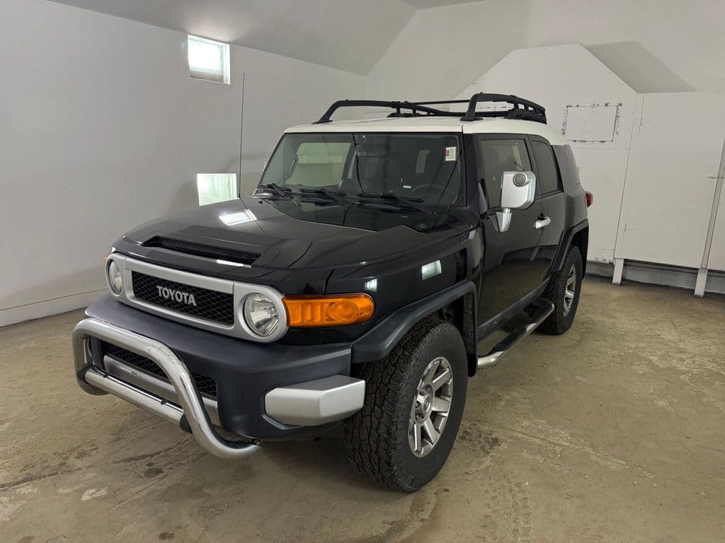 2014 Toyota FJ Cruiser Base - Main Image