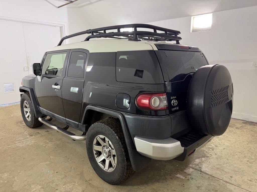 2014 Toyota FJ Cruiser Base - Image 3